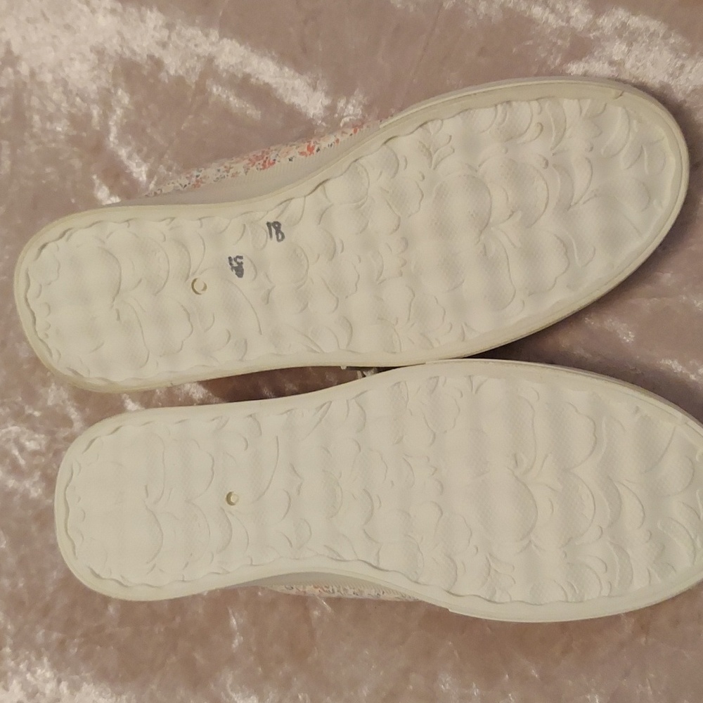 Summer sneakers - Picture 2 of 5